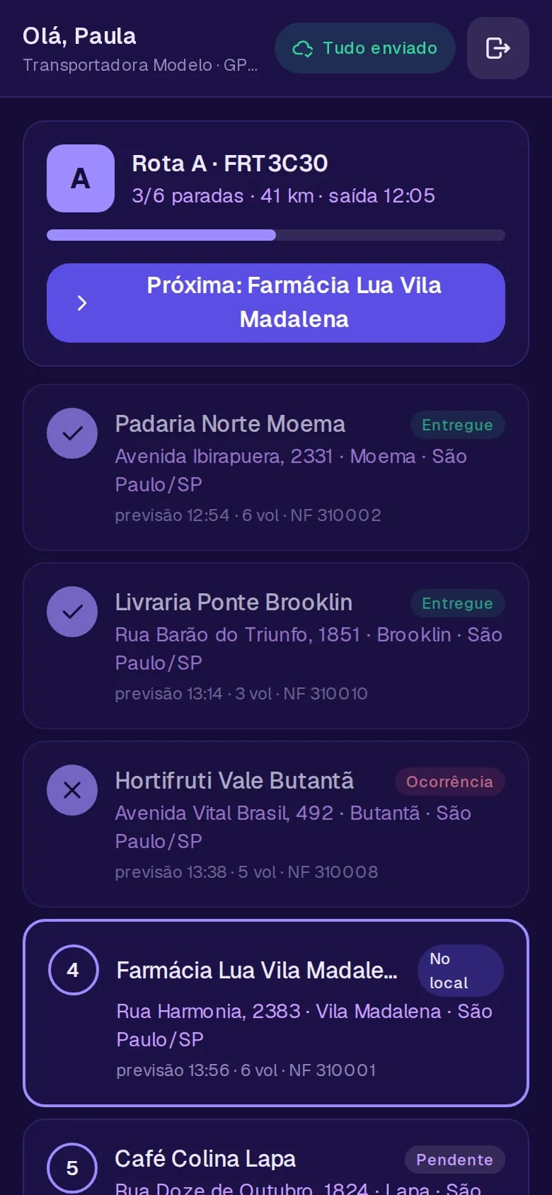 App do motorista: Rota A, placa FRT3C30, 3 de 6 paradas, botão Próxima, e a lista de paradas com Entregue, Ocorrência, No local e Pendente.